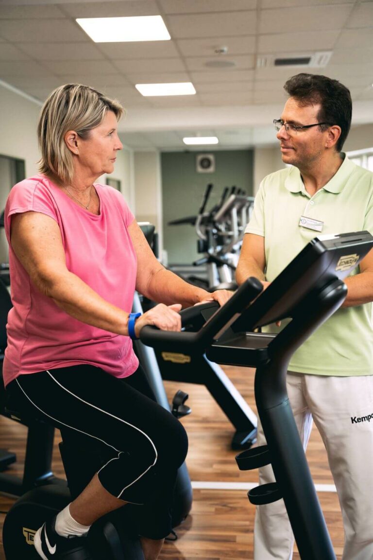 Personal Trainer beim Training in Benrath